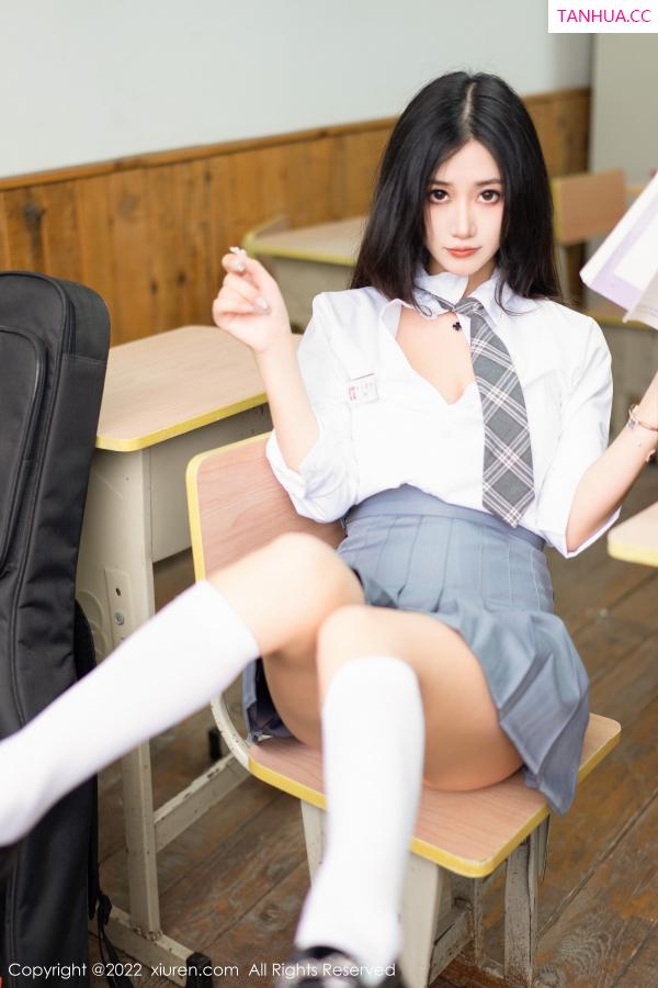 laura阿姣  [XiuRen]高清写真图 2022.12.08 No.5970 laura阿姣 短裙美腿第34张图片